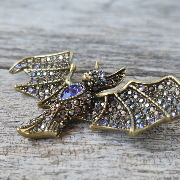 HEIDI DAUS Swarovski Crystal BAT Brooch Pin Mint Original Box Halloween Designer - Picture 9 of 16